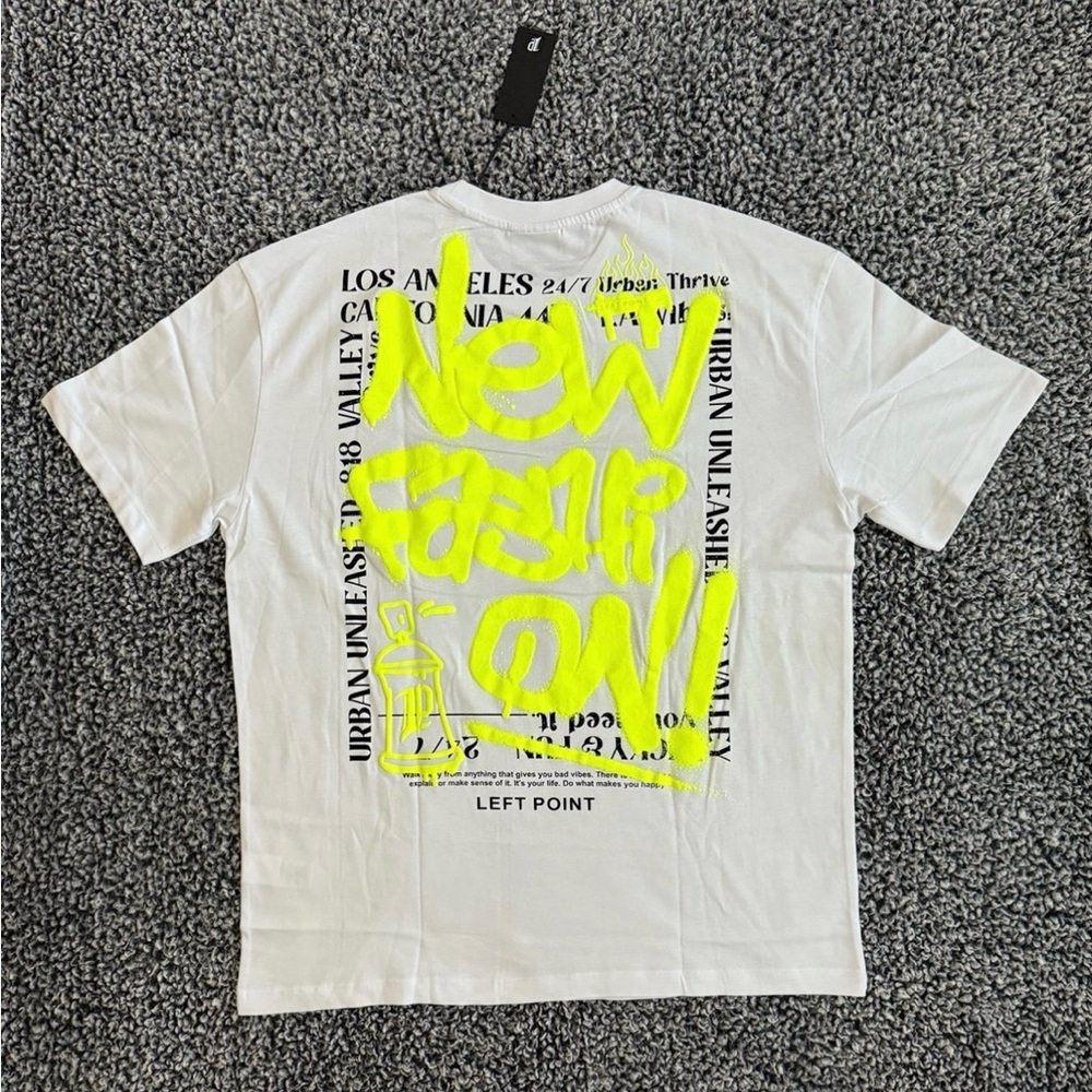 Men’s Left Point Graphic T-Shirt, Puff Print, White, NWT